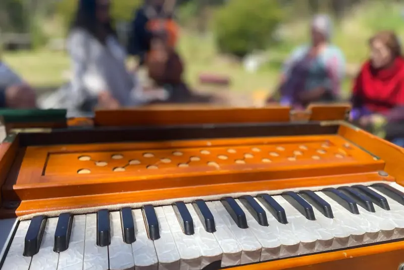 Kirtan & Vedic chanting with Sangita   Nov. 8-10,   Learn to play the harmonium, the significance and meaning of the chants most commonly used in Satyananda Yoga. Enjoy kitan and the wonderful guidance of Sangita.